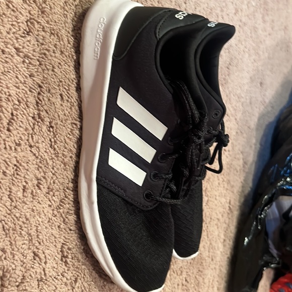 Adidas cloudfoam (LIKE NEW) - Picture 4 of 6